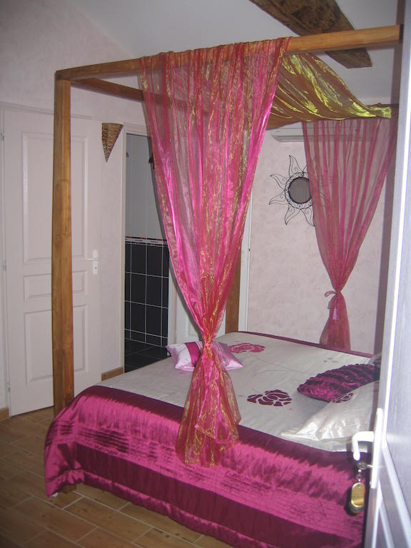 La Minaudiere Nueil-sous-les-Aubiers Room photo