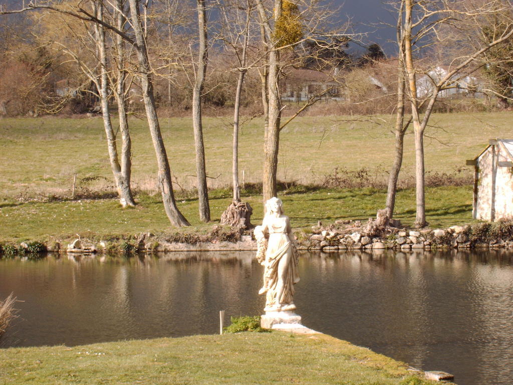 La Minaudiere Nueil-sous-les-Aubiers Exterior photo